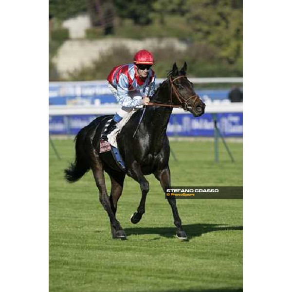 Olivier Peslier comes back on Spirito del Vento after winning the Prix Daniel Wildenstein Castel MArie-Louise de la Baule Paris, Longchamp 6th october 2007 ph. Stefano Grasso