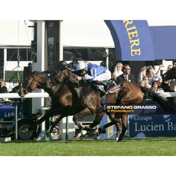 Kieren Fallon on Dylan Thomas wins the Prix de l\' Arc de Triomphe Lucien Barriere beating Youmzain Paris Lonchamp, 7th october 2007 ph. Stefano Grasso