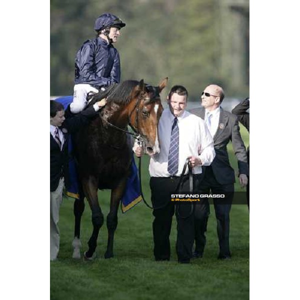 Michael Tabor congratulates with Kieren Fallon on Dylan Thomas after winning the Prix de l\' Arc de Triomphe Lucien Barriere Paris Lonchamp, 7th october 2007 ph. Stefano Grasso