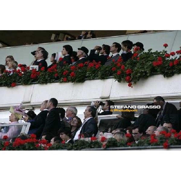 people watching the Prix de l\' Arc de Triomphe Lucien Barriere Paris Lonchamp, 7th october 2007 ph. Stefano Grasso