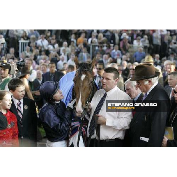 Kieren Fallon with Dylan Thomas and John Magnier in the winner circle of the Prix de l\' Arc de Triomphe Lucien Barriere Paris Lonchamp, 7th october 2007 ph. Stefano Grasso
