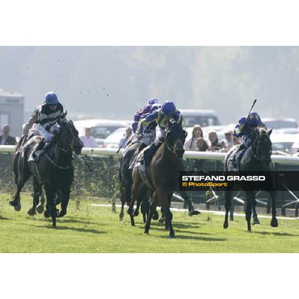 Pat Smullen on Benbaun (middle) wins Prix de L\'Abbaye de Longchamp beating Kingsgate Native and Desert Lord Paris Lonchamp, 7th october 2007 ph. Stefano Grasso