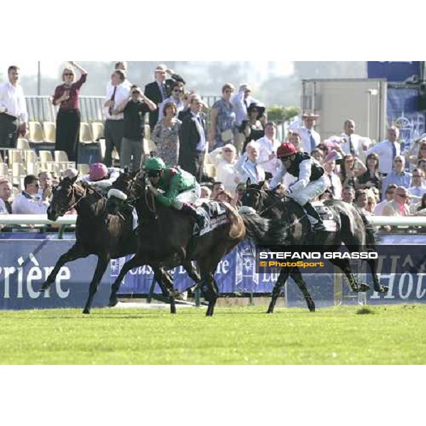 last meters of Prix Marcel Boussac - Christophe Soumillon leads on Zarkava and beats Conference Call and Mad About You Paris Lonchamp, 7th october 2007 ph. Stefano Grasso