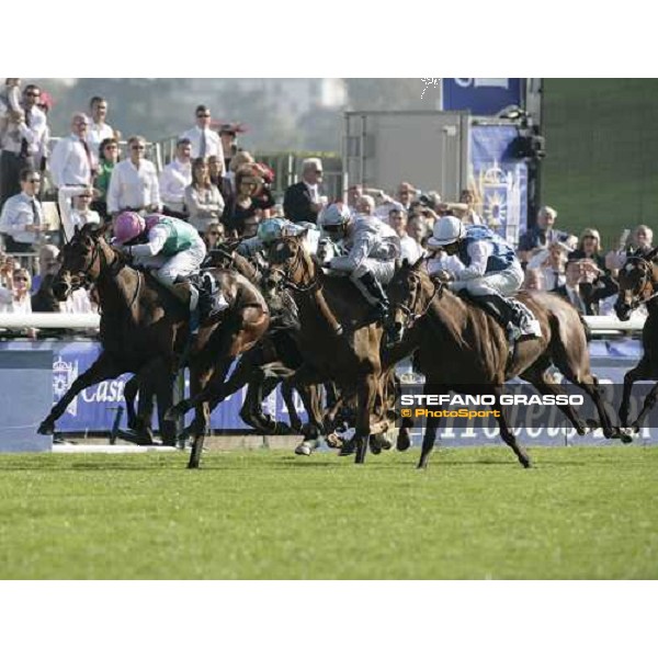last meters of Prix de L\' Opera - Satwa Queen, Promising Lead and Legerete Paris Lonchamp, 7th october 2007 ph. Stefano Grasso