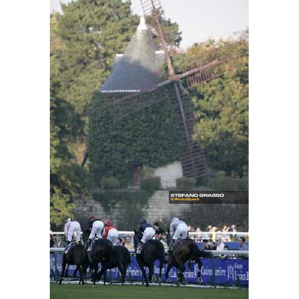 the horses of Prix du Cadran at the first turn with the Mulin on the background Paris Lonchamp, 7th october 2007 ph. Stefano Grasso