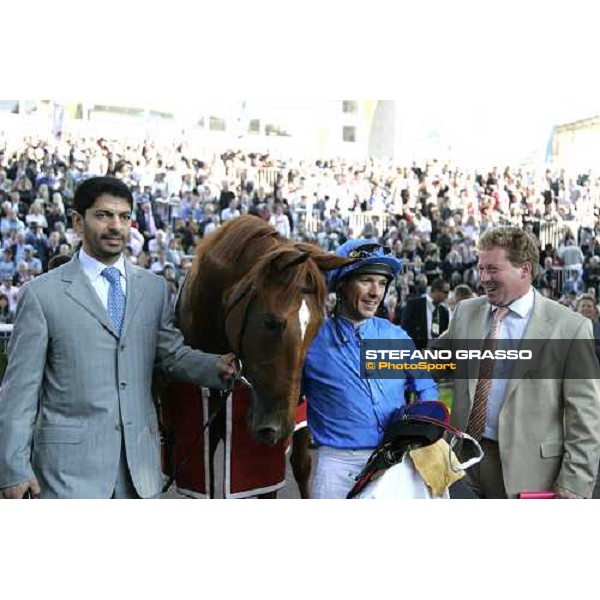 Frankie Dettori with Rio de La Plata after winning the Prix Jean-Luc Lagardere with Saeed Bin Suroor and Con Marnane Paris Lonchamp, 7th october 2007 ph. Stefano Grasso