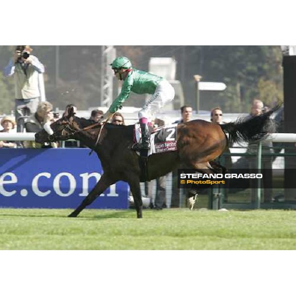 Christophe Soumillon land on Zarkava after winning the Prix Marcel Boussac Paris Lonchamp, 7th october 2007 ph. Stefano Grasso