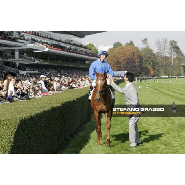 Frankie Dettori on Rio de la Plata comes back with Saeed Bin Suroor after winning the Prix Jean-Luc Lagardere Paris Lonchamp, 7th october 2007 ph. Stefano Grasso