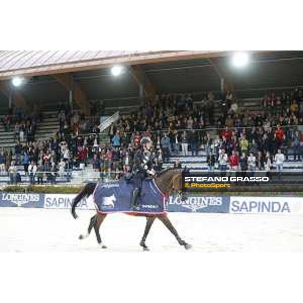 LGCT of Valkenswaard - Grand Prix - Lorenzo de Luca on Ensor de Litrange XII parades after winning the LGCT Grand Prix of Valkenswaard presented by Sapinda -Valkenswaard, 12nd august 2017 - ph. Stefano Grasso/LGCT