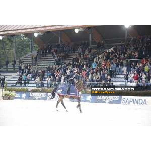LGCT of Valkenswaard - Grand Prix - Lorenzo de Luca on Ensor de Litrange XII parades after winning the LGCT Grand Prix of Valkenswaard presented by Sapinda -Valkenswaard, 12nd august 2017 - ph. Stefano Grasso/LGCT