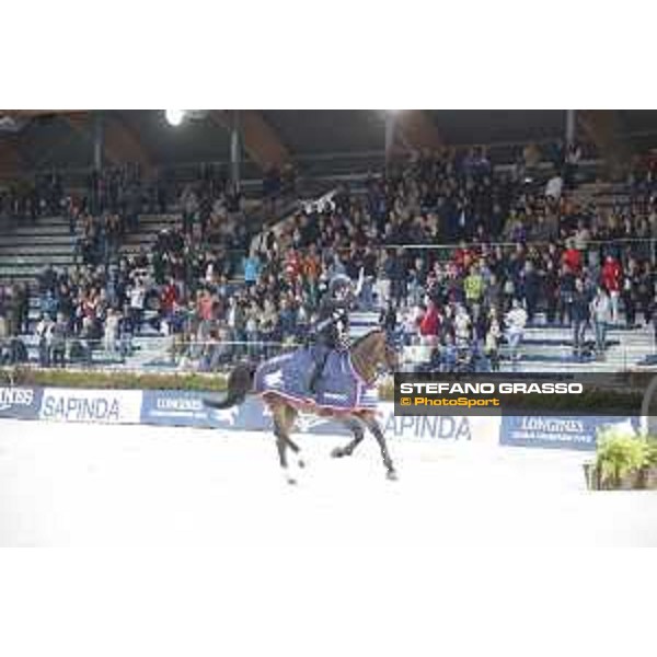 LGCT of Valkenswaard - Grand Prix - Lorenzo de Luca on Ensor de Litrange XII parades after winning the LGCT Grand Prix of Valkenswaard presented by Sapinda -Valkenswaard, 12nd august 2017 - ph. Stefano Grasso/LGCT