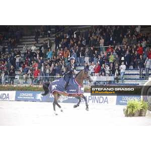 LGCT of Valkenswaard - Grand Prix - Lorenzo de Luca on Ensor de Litrange XII parades after winning the LGCT Grand Prix of Valkenswaard presented by Sapinda -Valkenswaard, 12nd august 2017 - ph. Stefano Grasso/LGCT