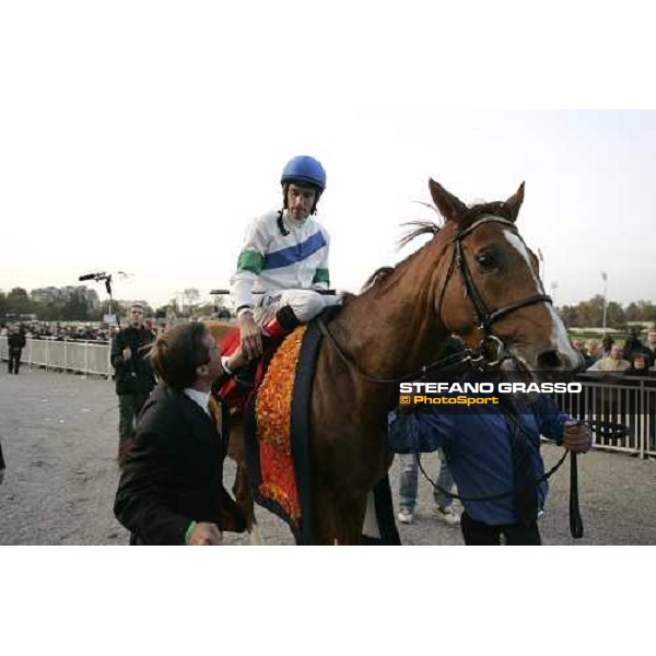 Andreas Starke on Schiaparelli enters the winner cirlcle with Peter Schiergen after winning the Gran Premio del Jockey Club Milano San Siro, 14th october 2007 ph. Stefano Grasso