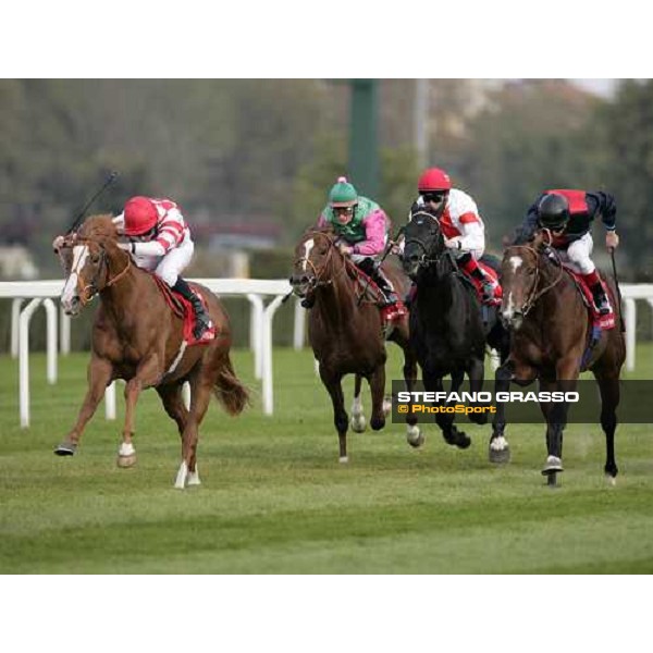 at last few meters to the line Ryan Moore on Scintillo leads and wins the Gran Criterium beating Frankie Dettori on Gladiatorus and Dario Vargiu on Farrel Milan San Siro , 14th october 2007 ph. Stefano Grasso