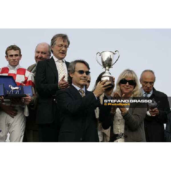 the winning connection of Scintillo with owners, trainer Richard Hannon and Ryan Moore Milan San Siro , 14th october 2007 ph. Stefano Grasso