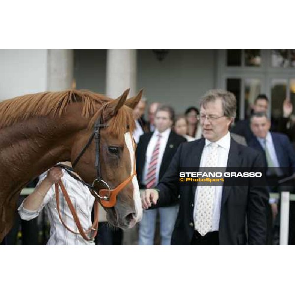 trainer Richard Hannon with Scintillo in the winner enclosure of Gran Criterium Milan San Siro , 14th october 2007 ph. Stefano Grasso
