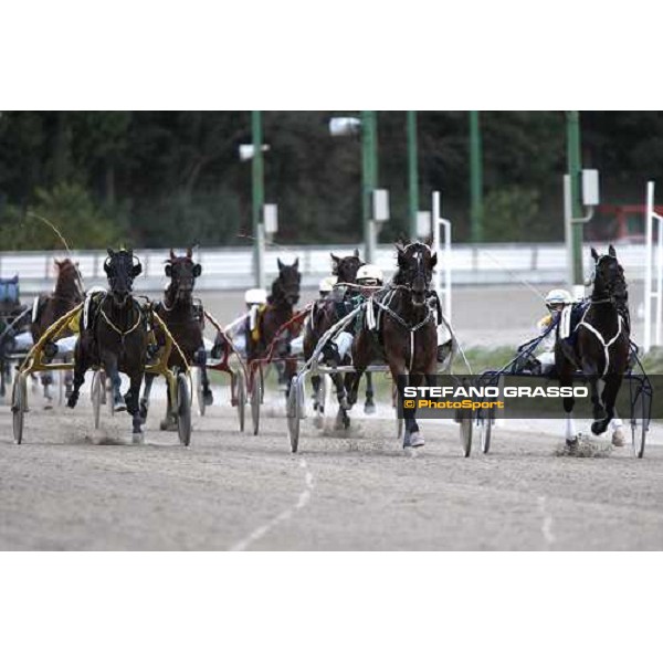 the straight of Gran Premio Regione Friuli Venezia Giulia- Enrico Bellei with Ismos Fp wins the race beating In Wise As (left) and Impetuoso Trio (right) Trieste, 20th october 2007 ph. Stefano Grasso