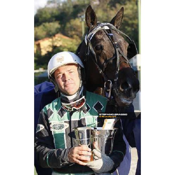 Enrico Bellei with Ghiaccio del Nord after winning the Gran Premio Cittˆ Di Trieste - Fabio Jegher Trieste, 20th october 2007 ph. Stefano Grasso