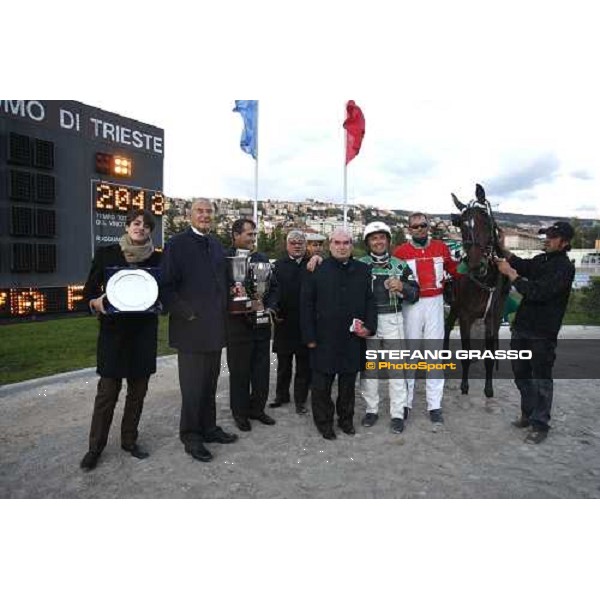 the winning connection of Gran Premio Regione Friuli Venezia Giulia with Enrico Bellei , the owner of ismos Fp and dott. Fabio Biasuzzi Trieste, 20th october 2007 ph. Stefano Grasso
