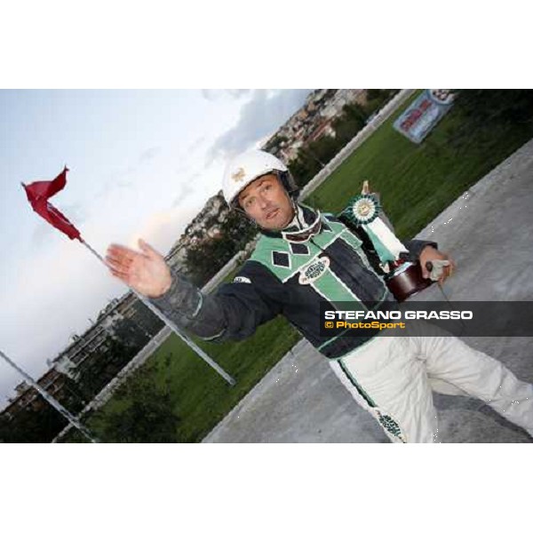 Enrico Bellei thanks the public after wining the Gran Premio Regione Friuli Venezia Giulia Trieste, 20th october 2007 ph. Stefano Grasso