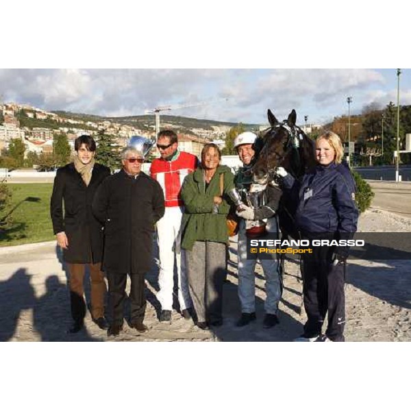 giving prize of Gran Premio Cittˆ di Trieste - Fabio Jeghert with Enrico Bellei, Ghiaccio del Nord, Claus Hollmann, Maja Jegher and Fabio Biasuzzi Trieste, 20th october 2007 ph. Stefano Grasso