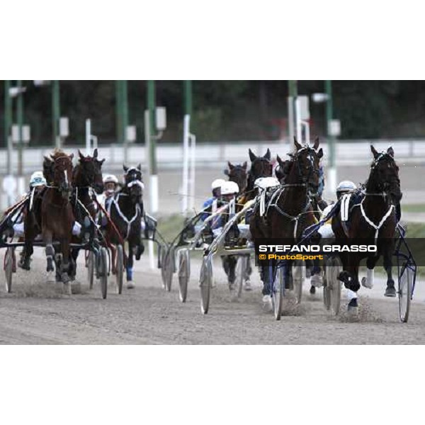 Roberto Andreghetti with Impetuoso Trio leads at the first turn the Gran Premio Regione Friuli Venezia Giulia on Enrico Bellei with Ismos Fp Trieste, 20th october 2007 ph. Stefano Grasso