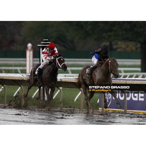 Robby Albarado on Curlin flying towards the line of the Breeders\' Cup Classic at Monmouth Park racetrack followed by the second Hard Spun Monmouth Park, 26th october 2007 ph. Stefano Grasso