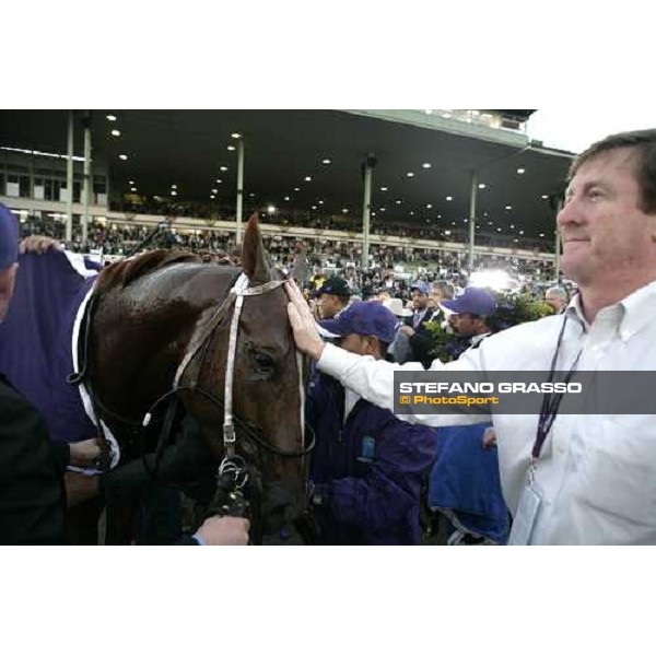 a caress for Curlin after winning the Breeders\' Cup Classic at Monmouth Park racetrack Monmouth Park, 26th october 2007 ph. Stefano Grasso