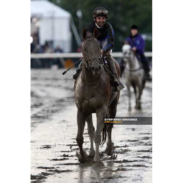 Robby Albarado triumphing on Curlin after winning the Breeders\' Cup Classic at Monmouth Park racetrack Monmouth Park, 26th october 2007 ph. Stefano Grasso