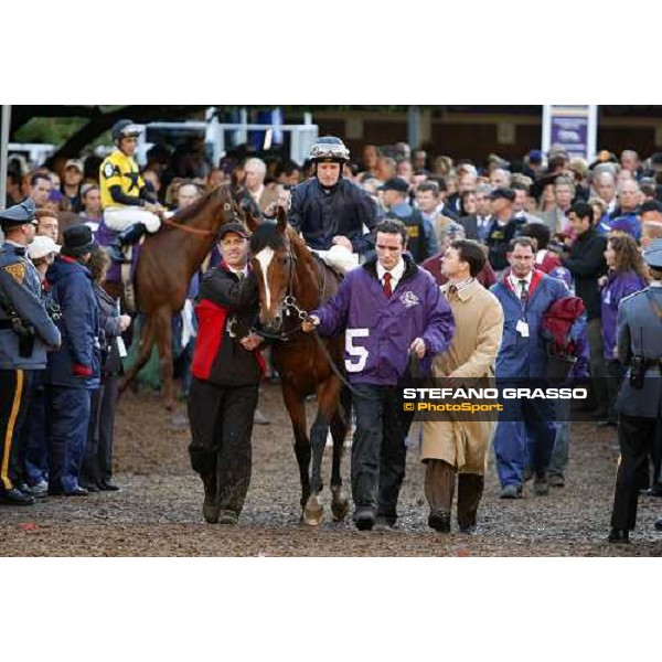 Aidan O\'Brien speaking with Miick Kinane on George Washington before the start of the Breeders\' Cup Classic at Monmouth Park racetrack Monmouth Park, 26th october 2007 ph. Stefano Grasso