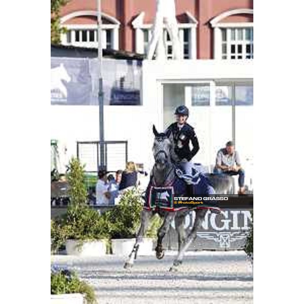 LGCT of Rome - Grand Prix - Prize giving ceremony - Evelina Tovek on Castello padres after winning LGCT Grand Prix of Rome Rome - Stadio dei Marmi, 23rd september 2017 ph.Stefano Grasso/LGCT