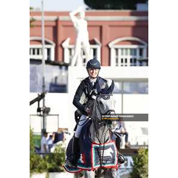 LGCT of Rome - Grand Prix - Prize giving ceremony - Evelina Tovek on Castello padres after winning LGCT Grand Prix of Rome Rome - Stadio dei Marmi, 23rd september 2017 ph.Stefano Grasso/LGCT