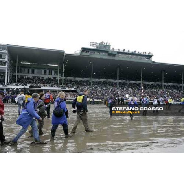 photographers in the mud at Monmouth Park racetrack Monmouth Park, 26th october 2007 ph. Stefano Grasso