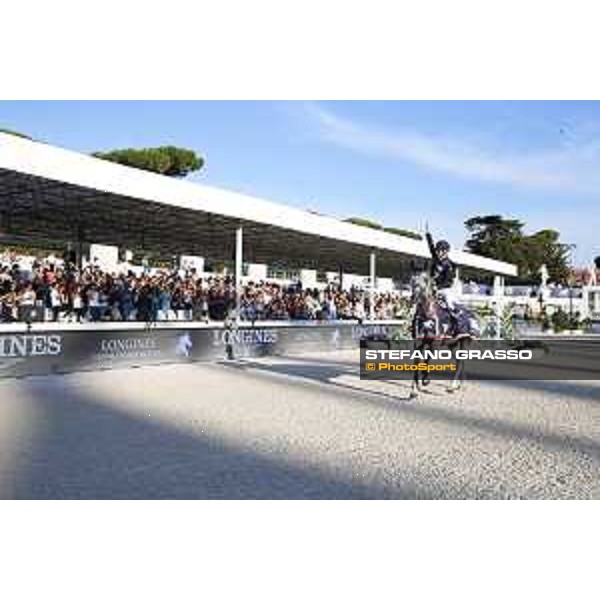 LGCT of Rome - Grand Prix - Prize giving ceremony - Evelina Tovek on Castello padres after winning LGCT Grand Prix of Rome Rome - Stadio dei Marmi, 23rd september 2017 ph.Stefano Grasso/LGCT