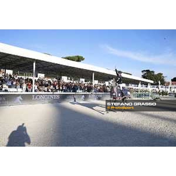 LGCT of Rome - Grand Prix - Prize giving ceremony - Evelina Tovek on Castello padres after winning LGCT Grand Prix of Rome Rome - Stadio dei Marmi, 23rd september 2017 ph.Stefano Grasso/LGCT