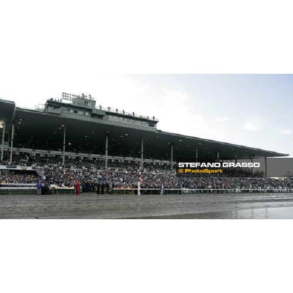 a panoramic view of the grandstand at Monmouth Park racetrack Monmouth Park, 26th october 2007 ph. Stefano Grasso