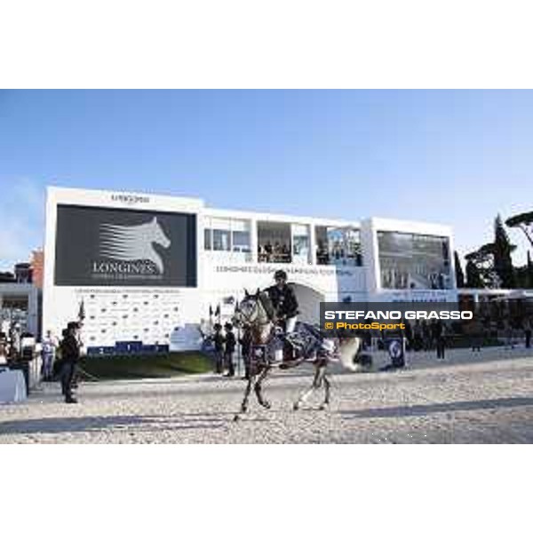 LGCT of Rome - Grand Prix - Prize giving ceremony - Evelina Tovek on Castello padres after winning LGCT Grand Prix of Rome Rome - Stadio dei Marmi, 23rd september 2017 ph.Stefano Grasso/LGCT