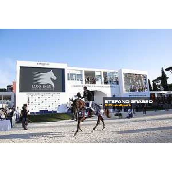 LGCT of Rome - Grand Prix - Prize giving ceremony - Evelina Tovek on Castello padres after winning LGCT Grand Prix of Rome Rome - Stadio dei Marmi, 23rd september 2017 ph.Stefano Grasso/LGCT