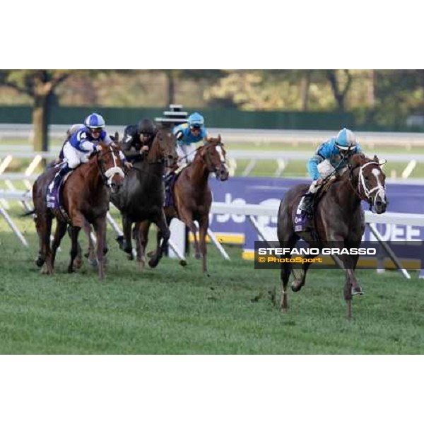 John Velazquez on English Channel flyes home in the Breeders\' Cup Turf at Monmouth Park racetrack followed by Shamdinan, Red Rocks and Dylan Thomas Monmouth Park, 26th october 2007 ph. Stefano Grasso