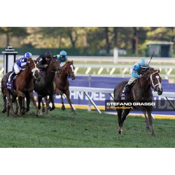 John Velazquez on English Channel flyes home in the Breeders\' Cup Turf at Monmouth Park racetrack followed by Shamdinan, Red Rocks and Dylan Thomas Monmouth Park, 26th october 2007 ph. Stefano Grasso