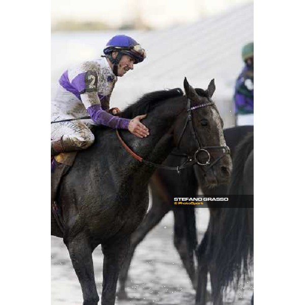 Frankie Dettori thanks Red Rocks after the 3rd place in the Breeders\' Cup Turf at Monmouth Park racetrack Monmouth Park, 26th october 2007 ph. Stefano Grasso