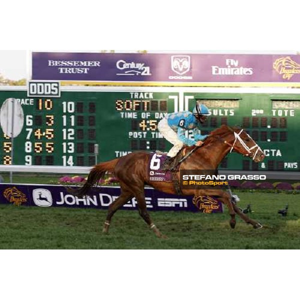 John Velazquez on English Channel wins the Breeeder\'s Cup Turf at Monmouth Park racetrack Monmouth Park, 27th october 2007 ph. Stefano Grasso