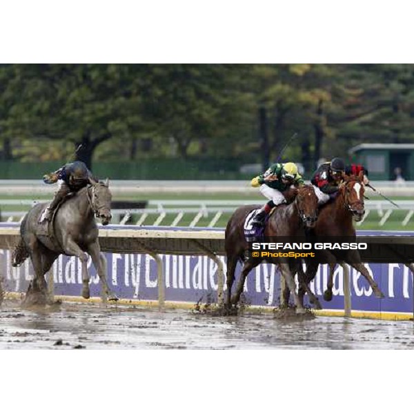 Rafael Bejarano on Ginger Punch (4) wins the Breeeder\'s Cup Distaff at Monmouth Park racetrack beating Hystericalady and Prop Me Up Monmouth Park, 27th october 2007 ph. Stefano Grasso