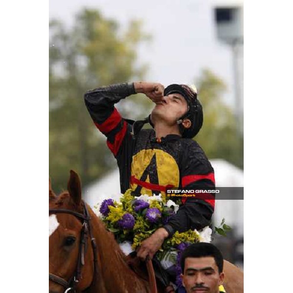 Rafael Bejarano on Ginger Punch after winning the Breeeder\'s Cup Distaff at Monmouth Park racetrack Monmouth Park, 27th october 2007 ph. Stefano Grasso