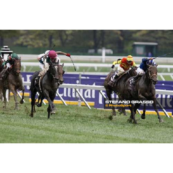 Alan Garcia on Lahudood wins the Breeeder\'s Cup Filly \' Mare Turf at Monmouth Park racetrack Monmouth Park, 27th october 2007 ph. Stefano Grasso