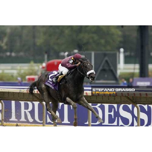 Cornelio Velasquez on War Pass wins the Breeeder\'s Cup Juvenile at Monmouth Park racetrack Monmouth Park, 27th october 2007 ph. Stefano Grasso
