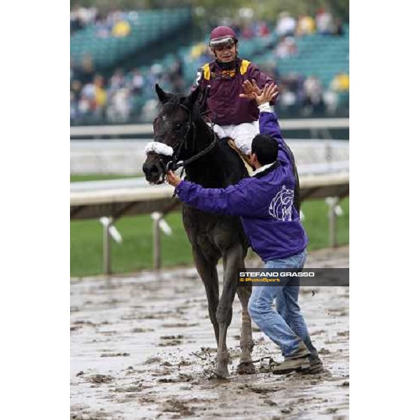 Cornelio Velasquez on War Pass congratulates with the groom after winning the Breeeder\'s Cup Juvenile at Monmouth Park racetrack Monmouth Park, 27th october 2007 ph. Stefano Grasso