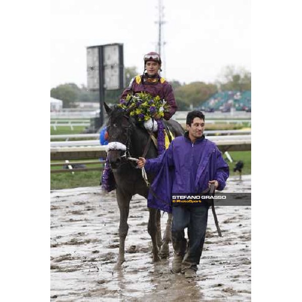 Cornelio Velasquez parades on War Pass after winning the Breeders\' Cup Juvenile at Moonmouth Park racetrack Moonmouth Park, 27th october 2007 ph. Stefano Grasso