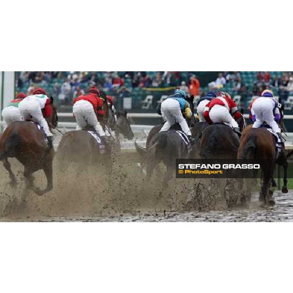 the horses of the Breeeder\'s Cup Juvenile Fillies turn the first bend at Monmouth Park racetrack Monmouth Park, 27th october 2007 ph. Stefano Grasso