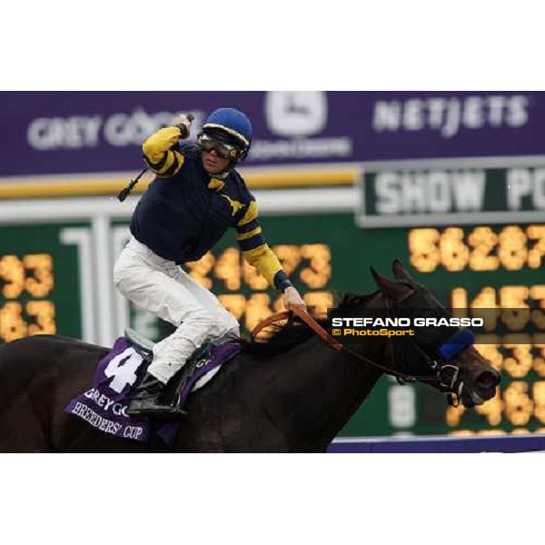 Garrett Gomez on Indian Blessing wins the Breeeder\'s Cup Juvenile Fillies at Monmouth Park racetrack Monmouth Park, 27th october 2007 ph. Stefano Grasso